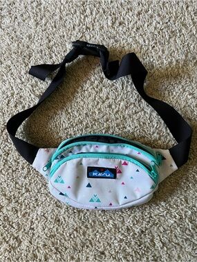KAVU White and Mint Triangle Print Fanny Pack